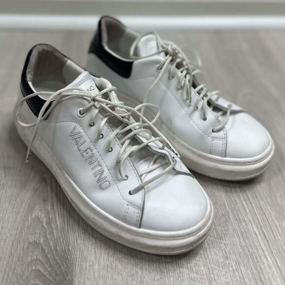 Valentino Shoes Womens 7 White Black Leather Low Top Lace Up Made in Italy Logo - Picture 1 of 12